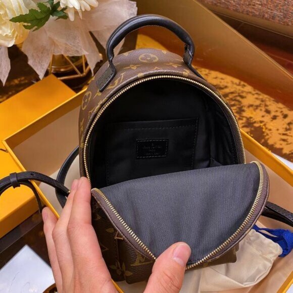 Iconic Louis Vuitton Mini Daypack - Monogram - Picture 7 of 7